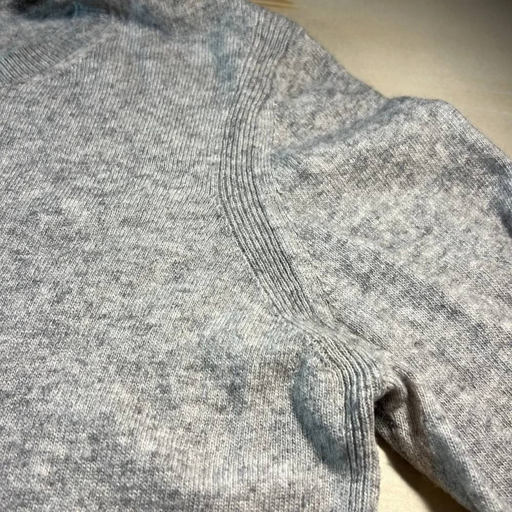 Banana Republic Gray Crewneck Sweater made with Italian yarn sz L - Picture 4 of 7